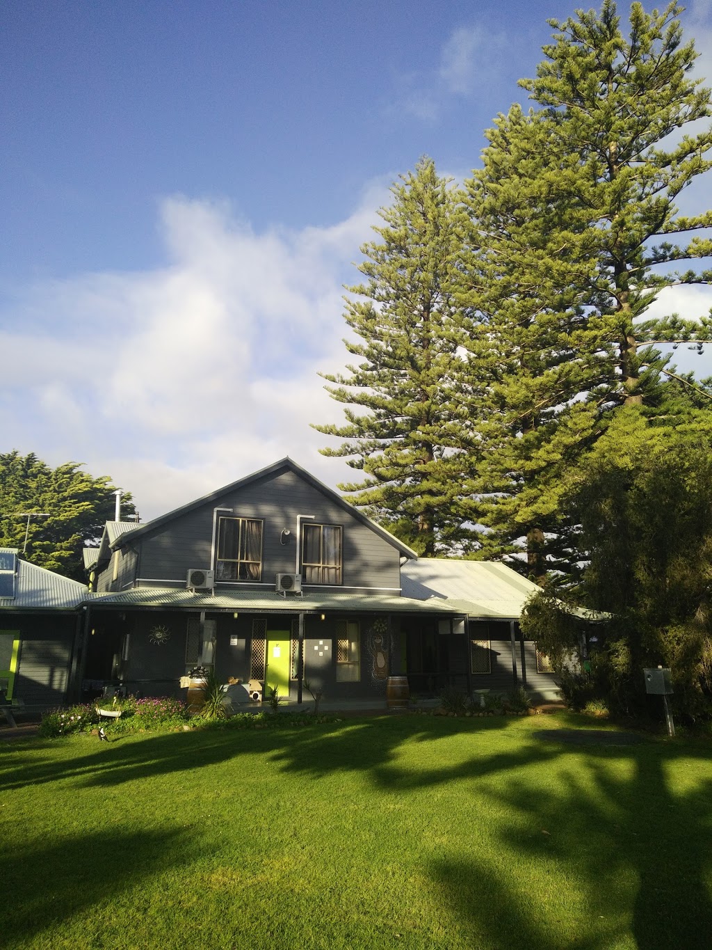 Dunsborough Beachouse YHA | 201/203 Geographe Bay Rd, Dunsborough WA 6281, Australia | Phone: (08) 9755 3107