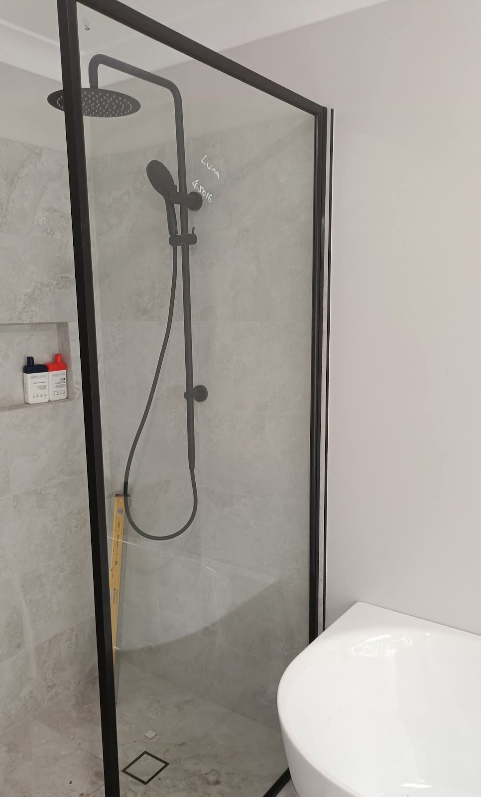 Luna Glass and Glazing | Casuarina Cl, The Oaks NSW 2570, Australia | Phone: 0430 965 527