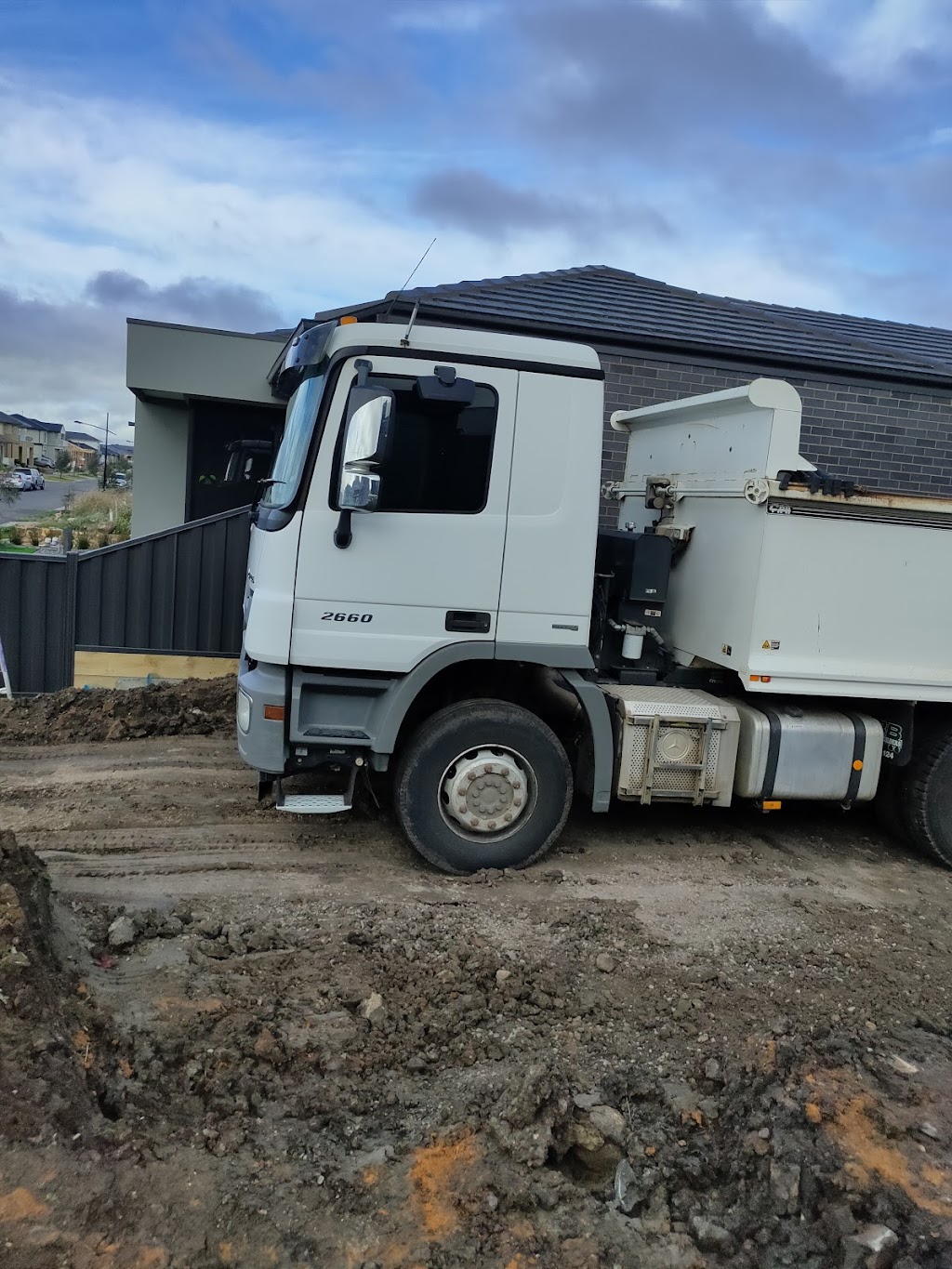 Melbourne Tippers | general contractor | 16 Glenwood Ave, Wollert VIC 3750, Australia | 0470632722 OR +61 470 632 722