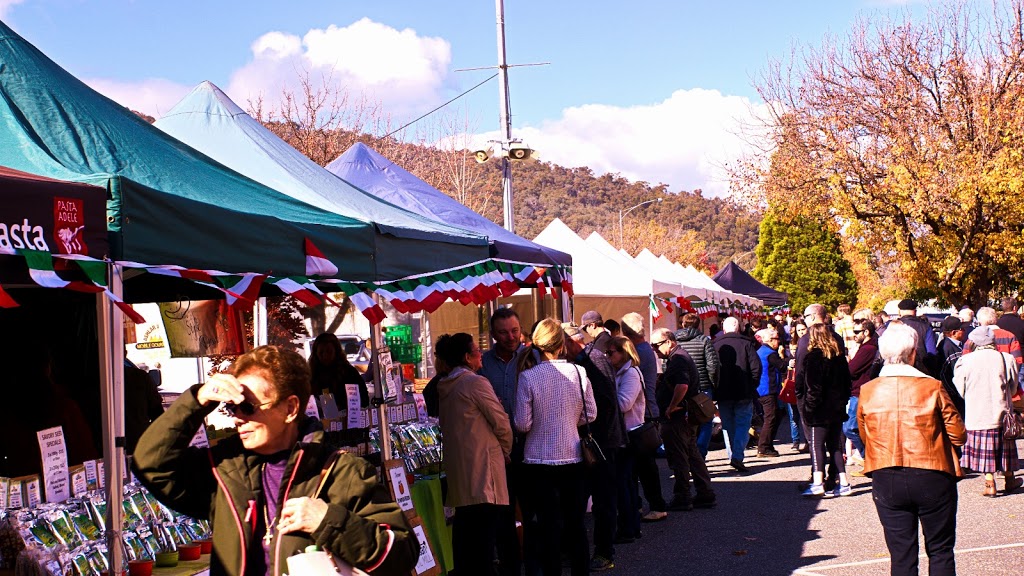 Myrtleford Piazza | Great Alpine Rd, Myrtleford VIC 3737, Australia