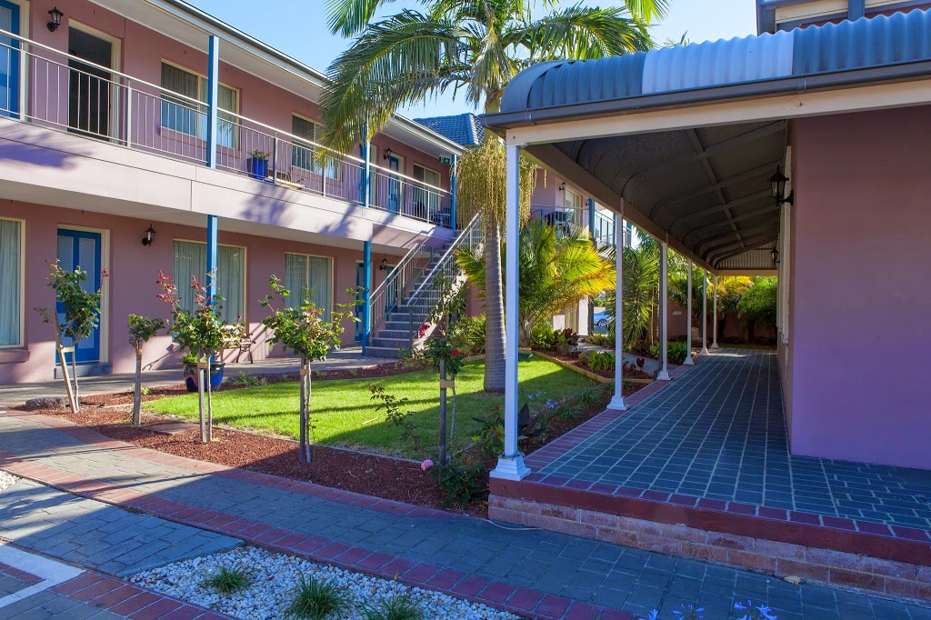 Shellharbour Village Motel | lodging | 28 Mary St, Shellharbour NSW 2529, Australia | 0242969235 OR +61 2 4296 9235