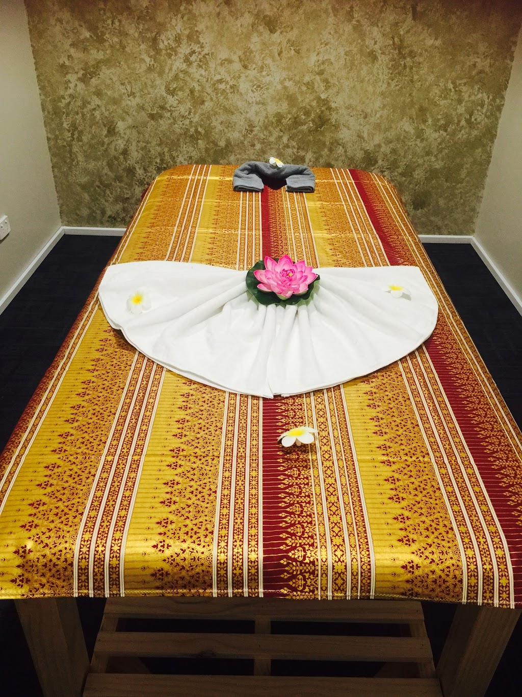 Two Golden Hands Traditional Thai Massage | 8/121 Miller St, Epping VIC 3076, Australia | Phone: (03) 9408 0485