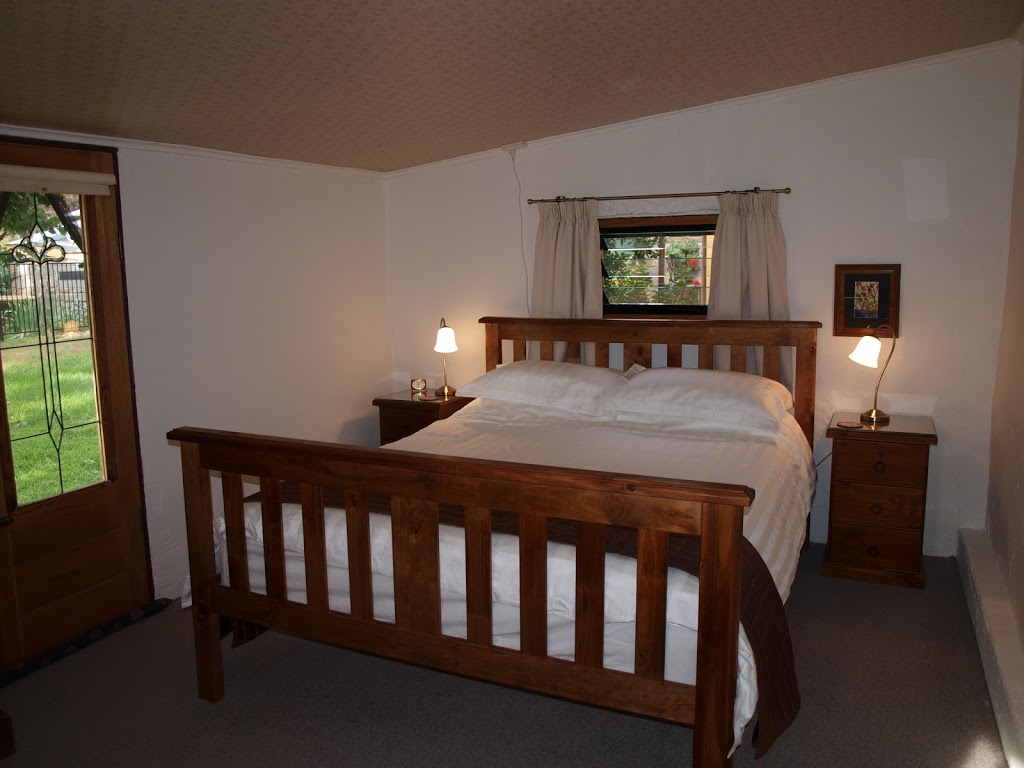 Granite House Bed and Breakfast | 188 Reservoir Rd, Harcourt VIC 3453, Australia | Phone: 0467 670 271