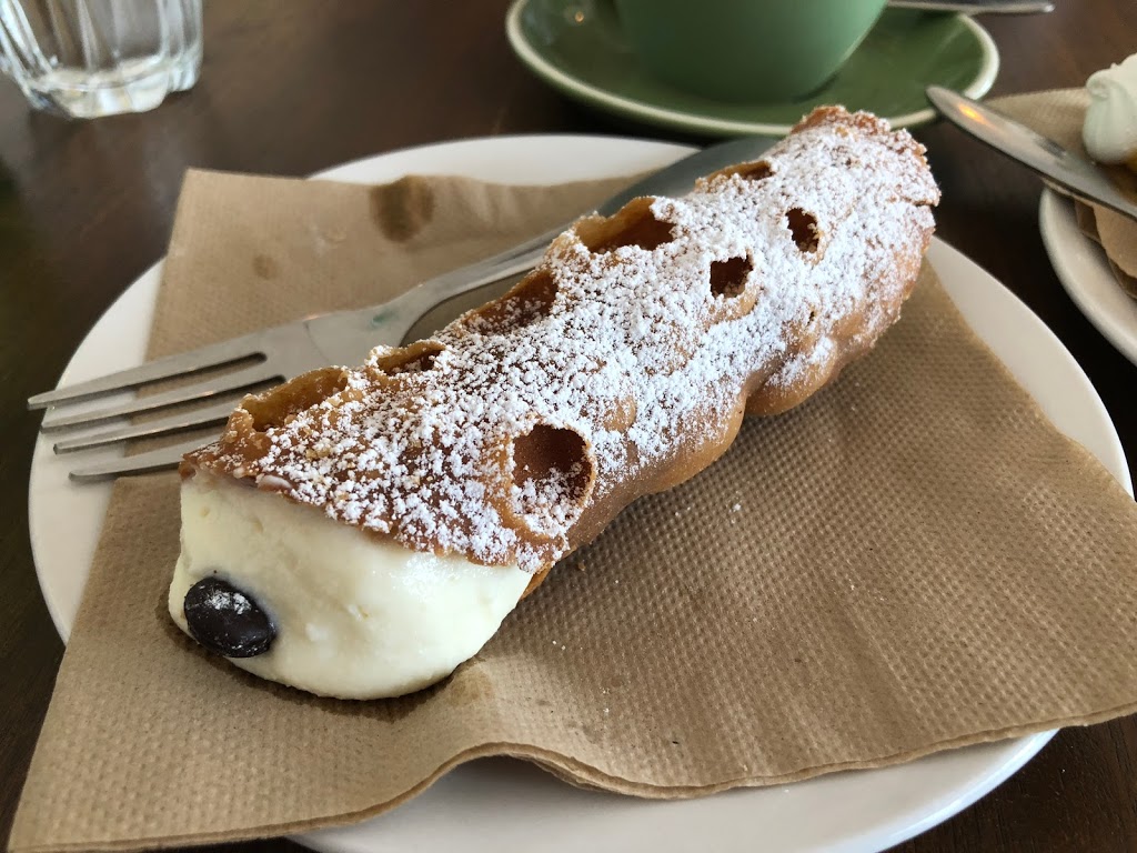 Cannoli Bar | cafe | 23 Riviera Rd, Avondale Heights VIC 3034, Australia | 0393377049 OR +61 3 9337 7049
