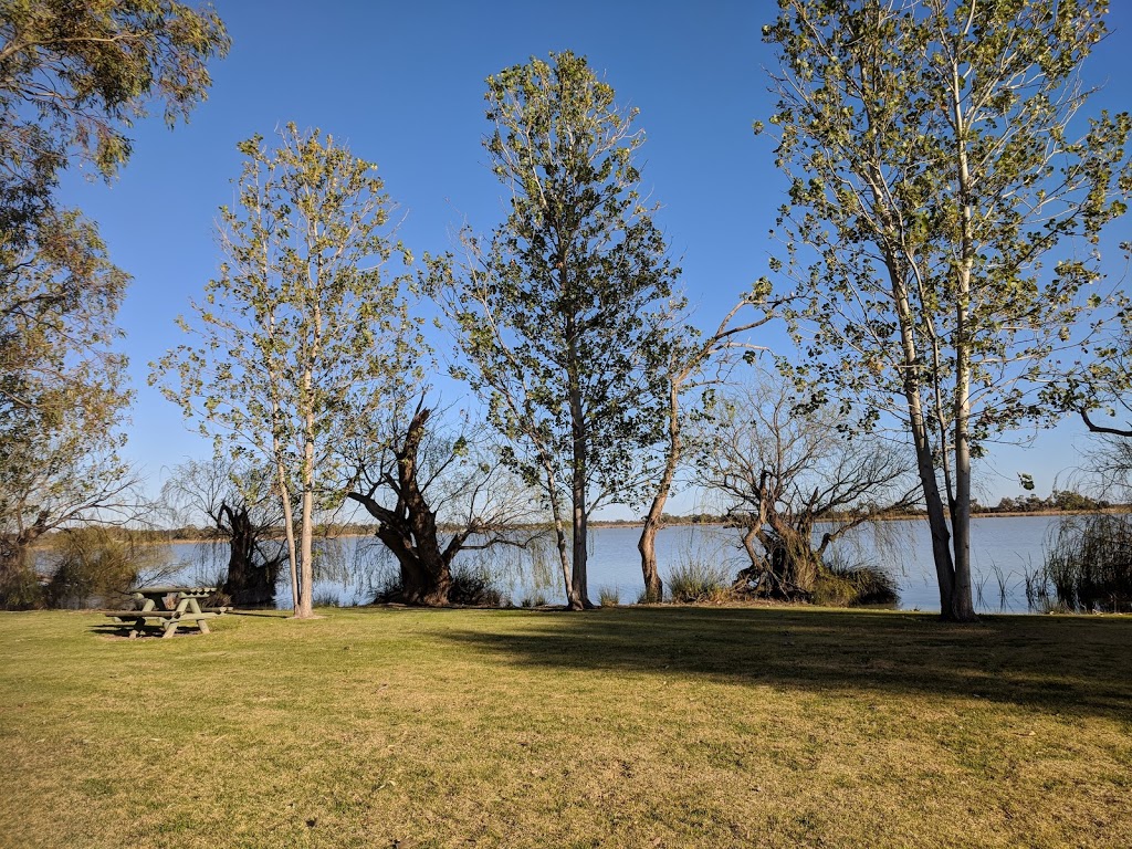 Lake Cullulleraine Holiday Park | campground | 5302 Sturt Hwy, Cullulleraine VIC 3496, Australia | 0350282226 OR +61 3 5028 2226