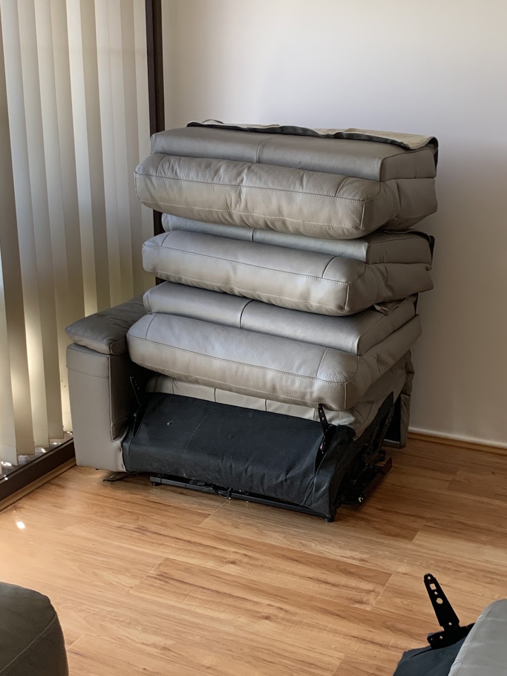 Bens Furniture Removals | 141 The Round Dr, Avoca Beach NSW 2251, Australia | Phone: 0409 126 987 Bens Furniture Removals | 141 The Round Dr, Avoca Beach NSW 2251, Australia | Phone: 0409 126 987