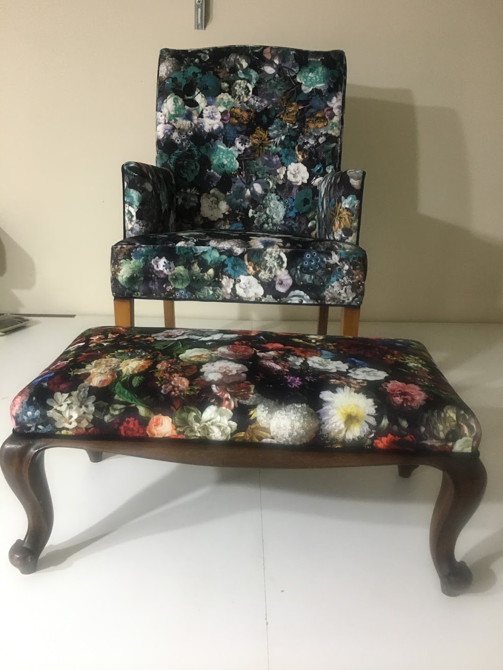 Paris upholstery | 776 Armstrong Rd, Manor Lakes VIC 3024, Australia | Phone: 0415 916 007