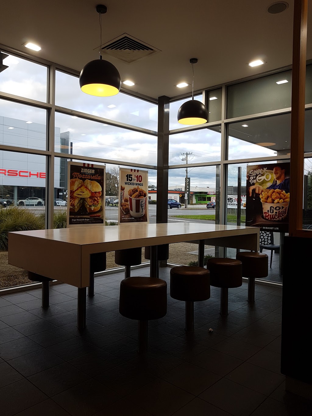 KFC Doncaster | meal takeaway | 822-824 Doncaster Rd, Doncaster VIC 3108, Australia | 0398481576 OR +61 3 9848 1576