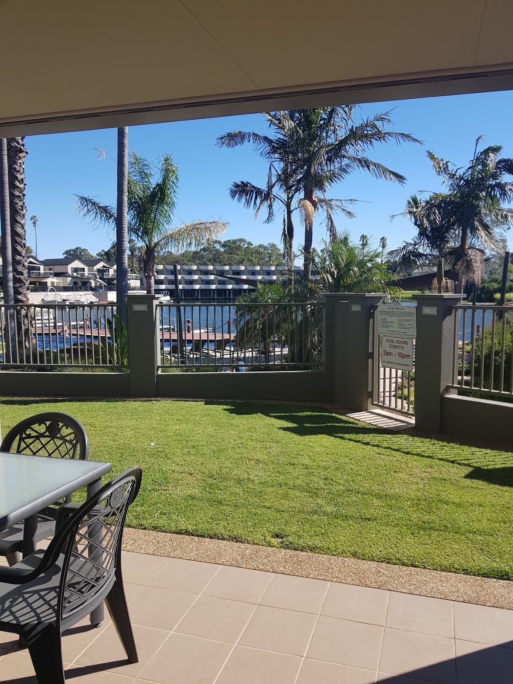 Yarrawonga Lakeside Apartments | lodging | 2 Cypress Dr, Mulwala NSW 2647, Australia | 0357431433 OR +61 3 5743 1433