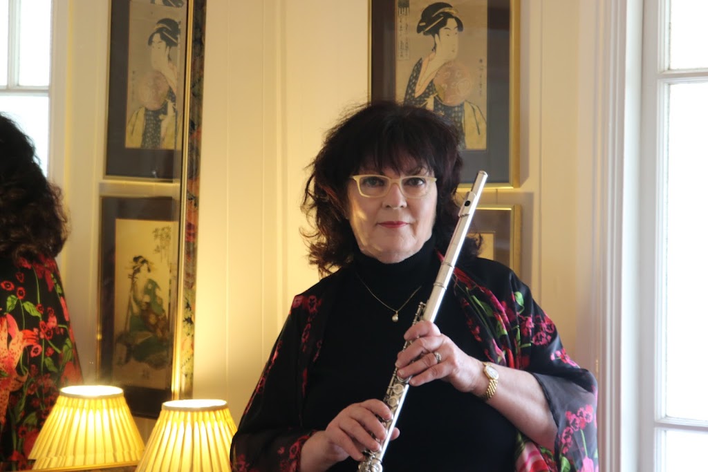 Eileen Gilligan The Flautist - Flute lessons | 7/9 Brown Beech Dr, Flagstone QLD 4280, Australia | Phone: 0411 026 182