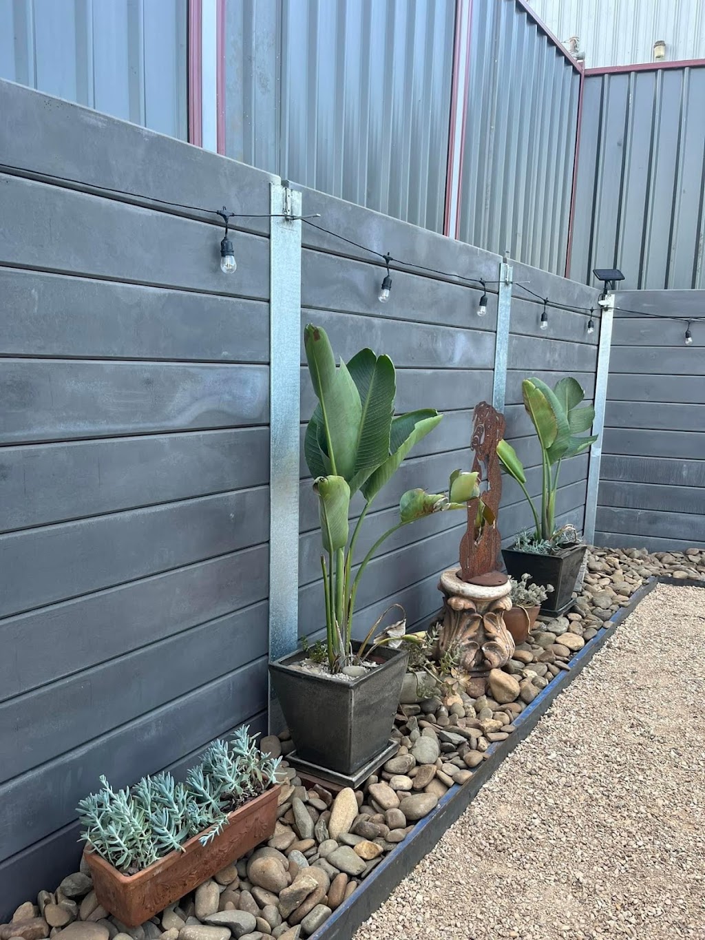 Outwest Retaining Walls | 16 Hillside St, Maddingley VIC 3340, Australia | Phone: 0401 671 335