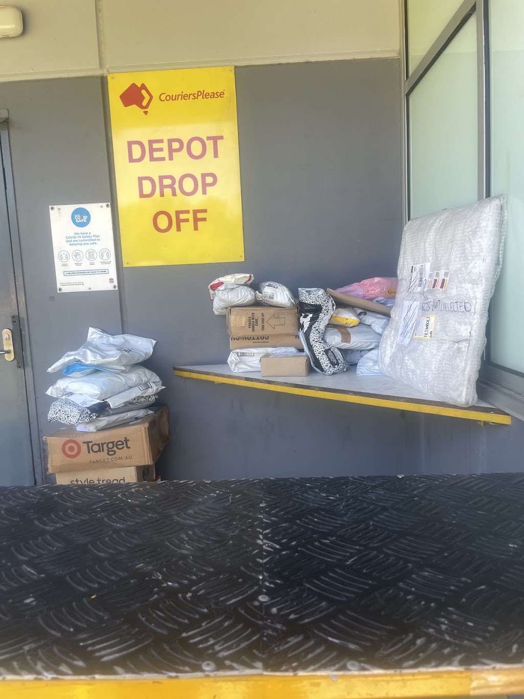 CouriersPlease Sydney - Customers / Visitors | 3/44 Clunies Ross St, Prospect NSW 2148, Australia | Phone: 1300 361 000