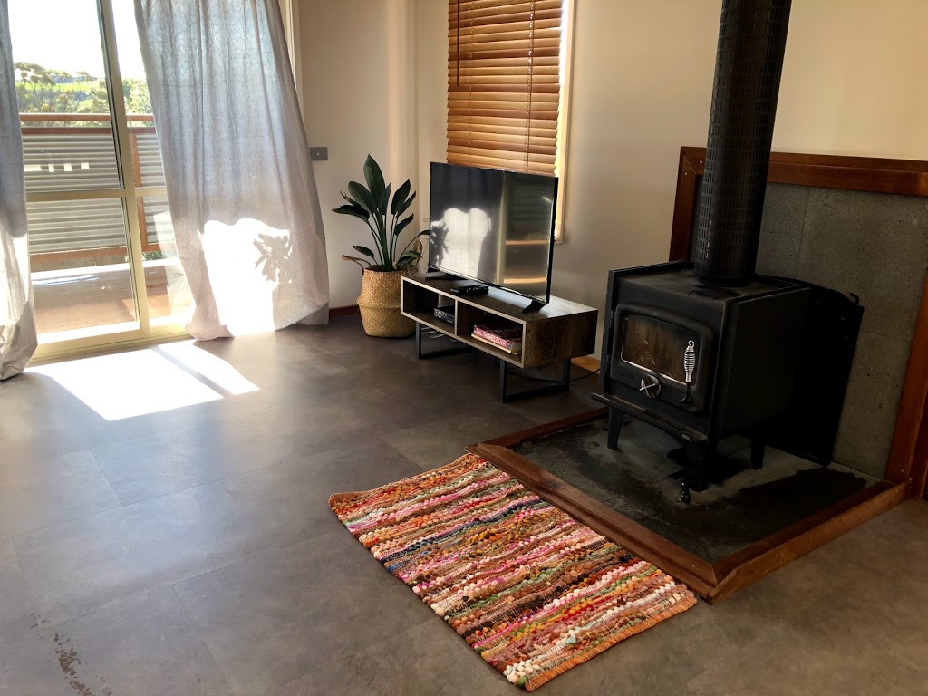 The PC Cottage | lodging | Unit 1/76 Hennessy St, Port Campbell VIC 3269, Australia | 0419150445 OR +61 419 150 445