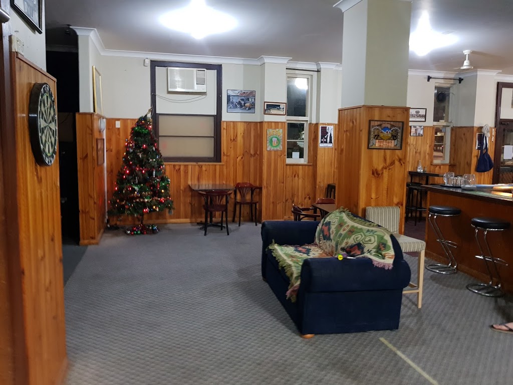 Cowra Hotel | 2 Kendal St, Cowra NSW 2794, Australia | Phone: (02) 6342 1925