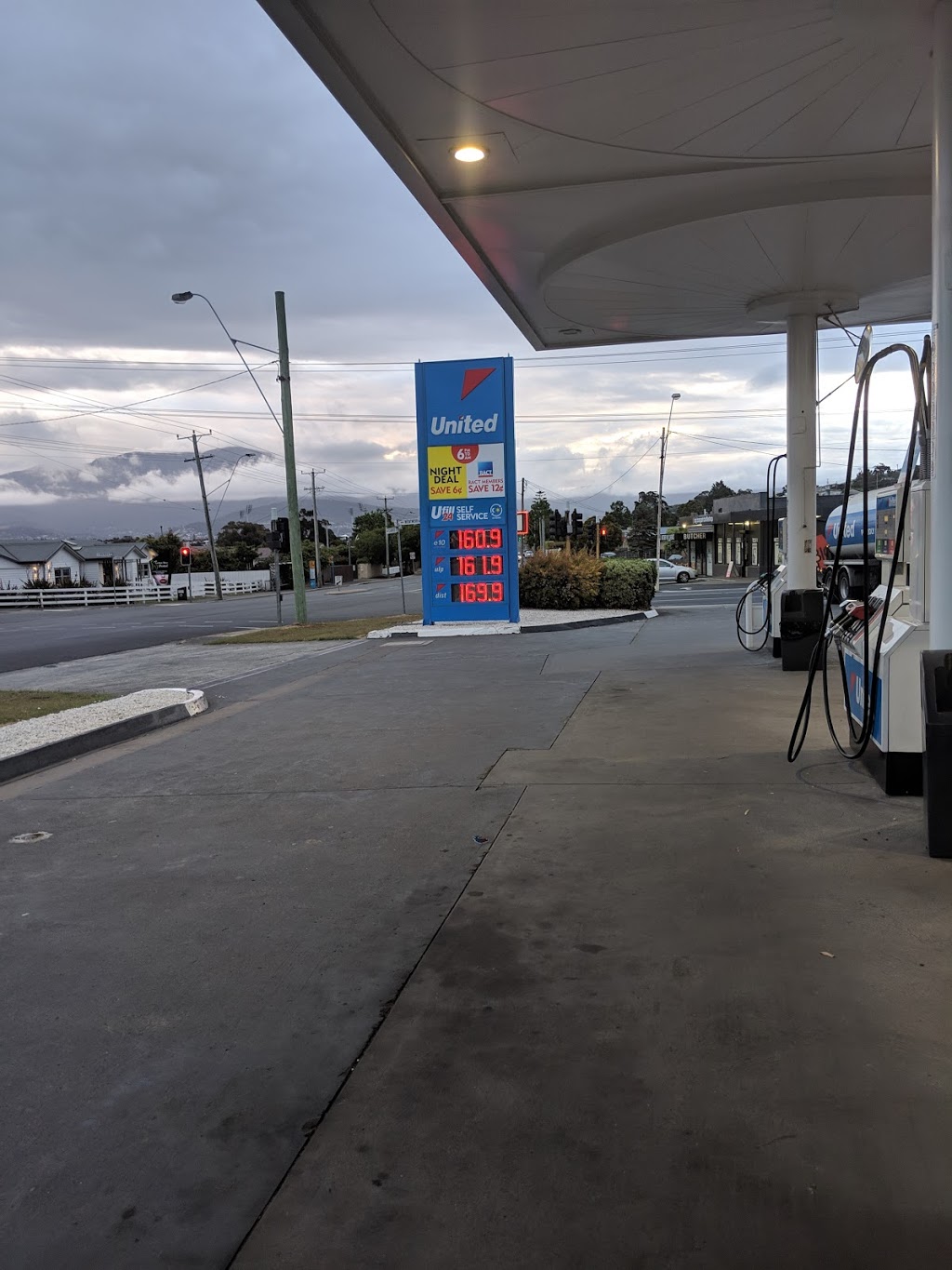 United Wentworth | gas station | 174 Clarence St, Howrah TAS 7018, Australia | 0362451652 OR +61 3 6245 1652
