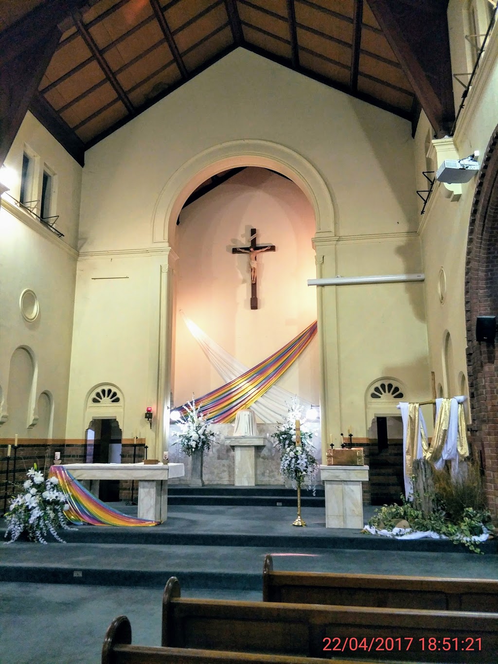 Saint Raphaels Catholic Church | church | 15 Lachlan St, Cowra NSW 2794, Australia | 0263421369 OR +61 2 6342 1369