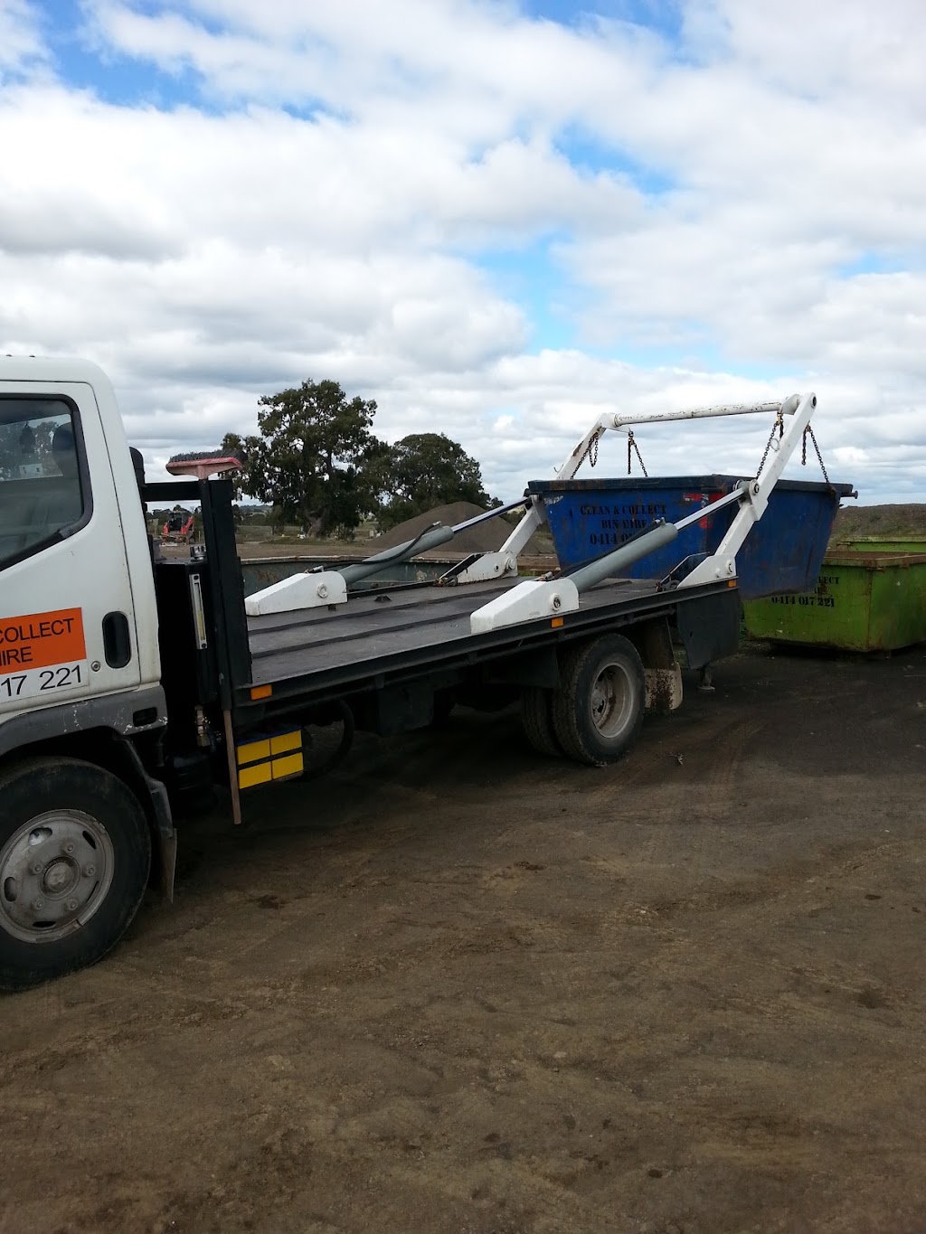 Clean and collect Bin hire | 52 Benaroon Dr, Lalor VIC 3075, Australia | Phone: 0414 017 221