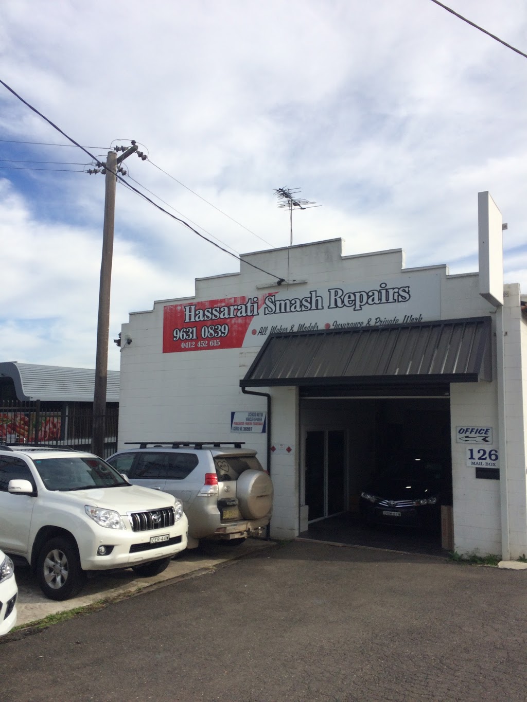 Hassarati Auto Body Smash Repairs | car repair | 126 Bungaree Rd, Pendle Hill NSW 2145, Australia | 0296310839 OR +61 2 9631 0839