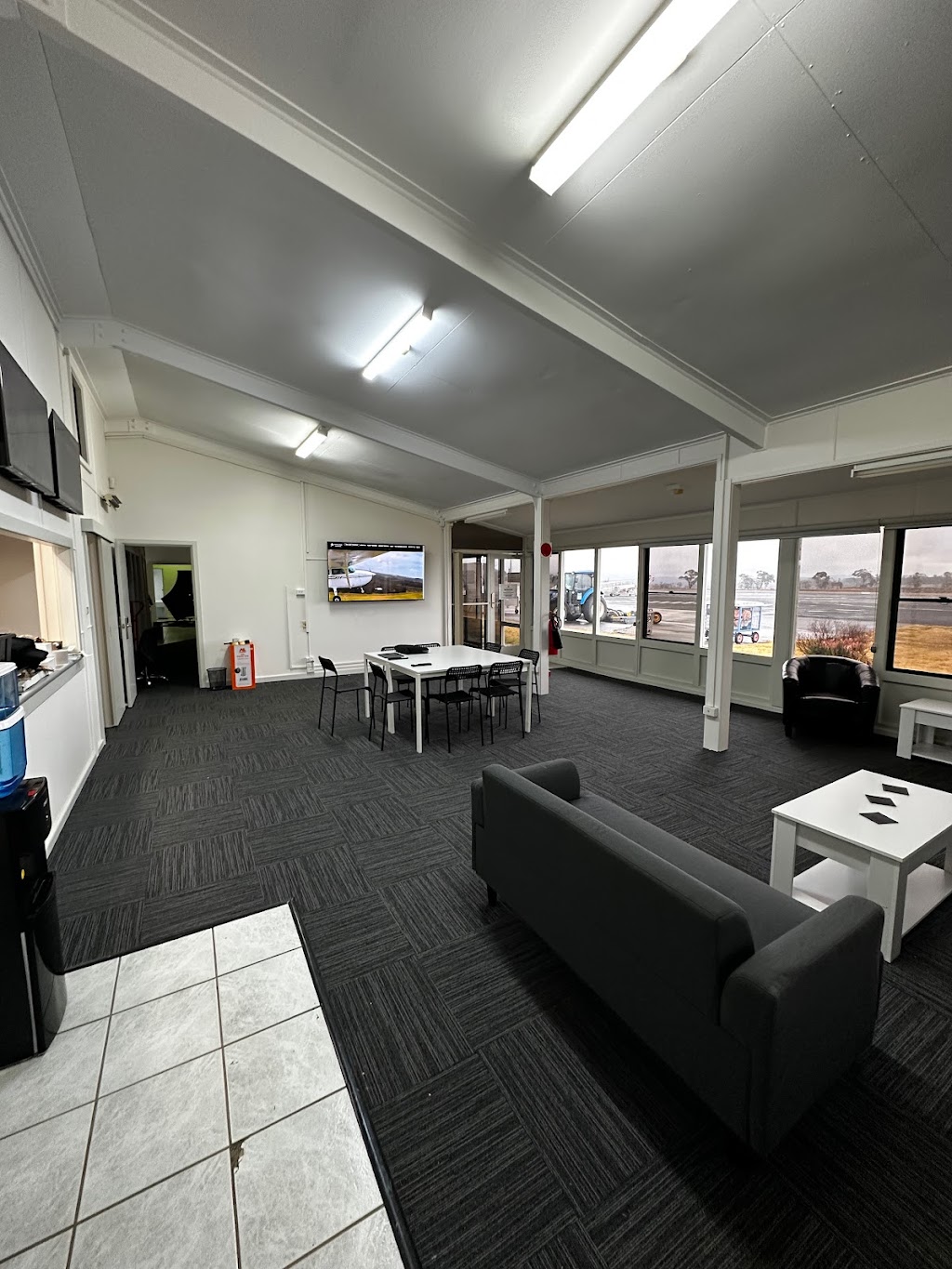 White Star Aviation Armidale | 11 Peter Monley Drive, Armidale NSW 2350, Australia | Phone: 1300 435 997