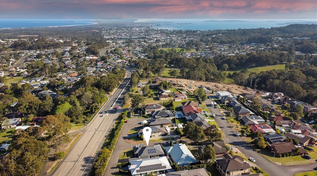 Rengor executive retreat at 5 Rengor Close | Rengor Cl, Belmont North NSW 2280, Australia | Phone: 0414 933 377