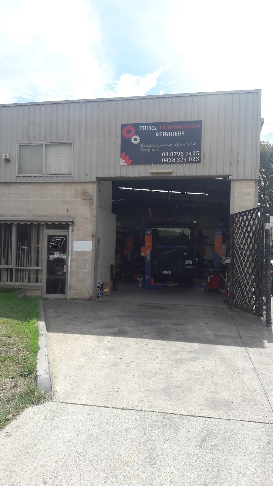 Truck Transmission Repairers | car repair | 8 David Lee Rd, Hallam VIC 3803, Australia | 0387957405 OR +61 3 8795 7405