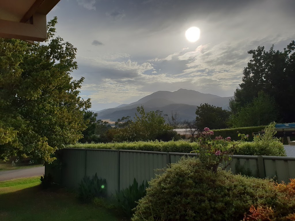 Bogong Moth Motel | 172 Kiewa Valley Highway, Mount Beauty VIC 3699, Australia | Phone: (03) 5754 4644