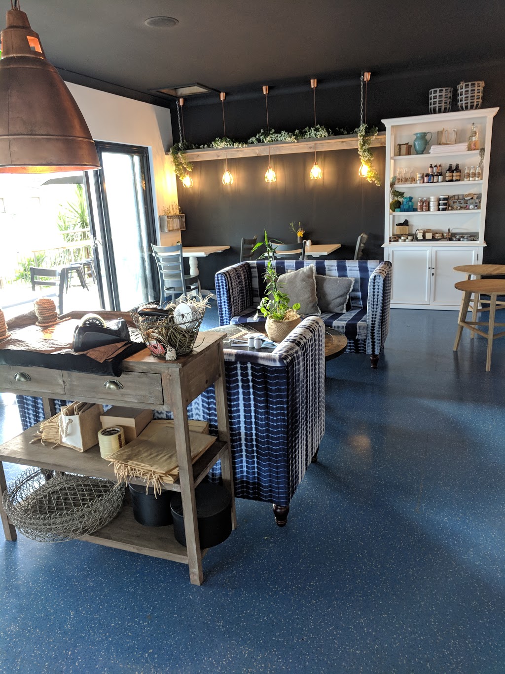 Bluetongue Adventure Cafe | cafe | 100 Mooroondu Rd, Thorneside QLD 4158, Australia