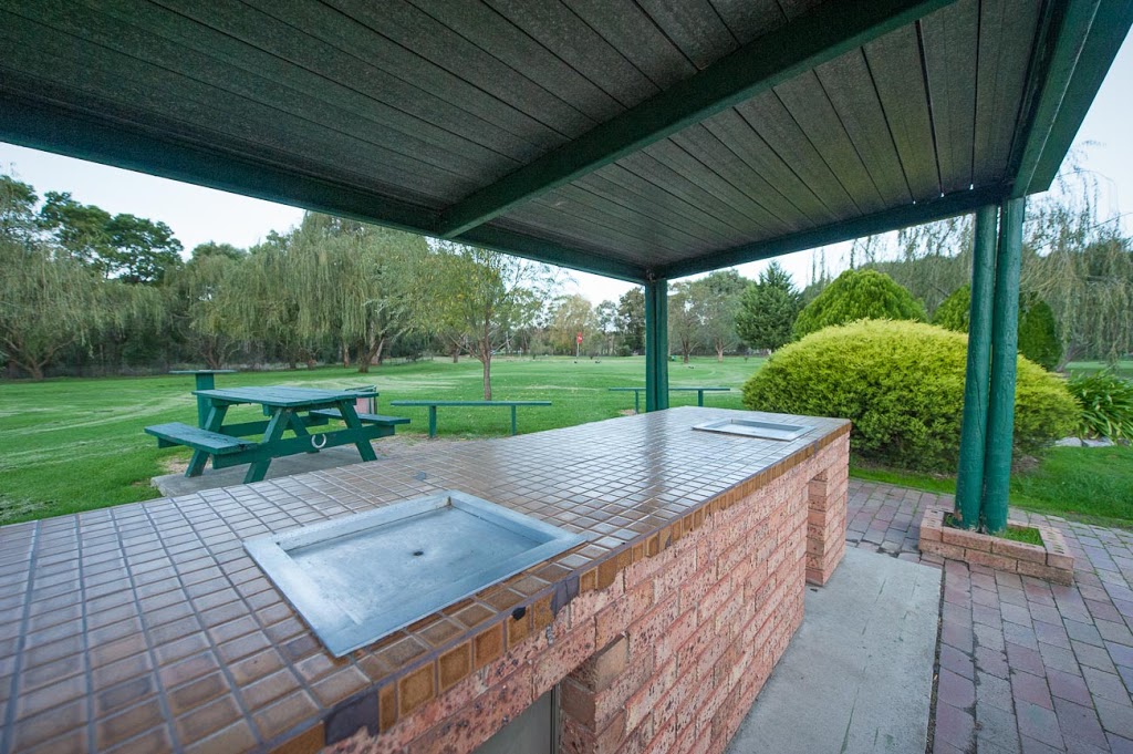 Berwick Montuna Driving Range | 295 Beaconsfield-Emerald Rd, Beaconsfield VIC 3807, Australia | Phone: (03) 9707 1887