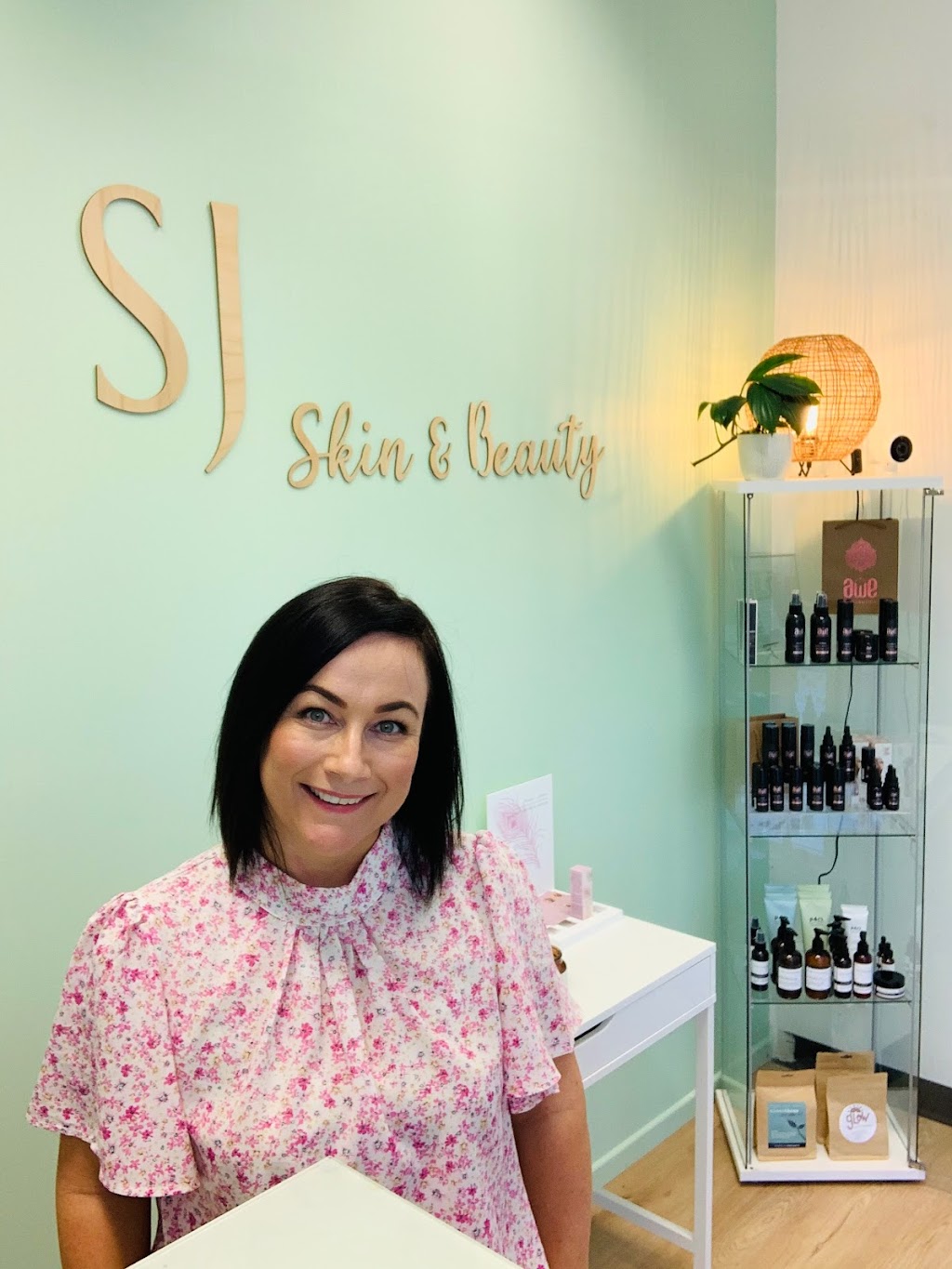 SJ Skin and Beauty | Shop 5/105 Seville Rd, Holland Park QLD 4121, Australia | Phone: 0411 984 108