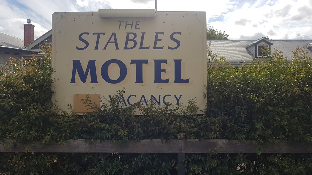 Mt Shadwell Hotel / The Stables Motel | store | 128 Dunlop St, Mortlake VIC 3272, Australia | 0355992019 OR +61 3 5599 2019