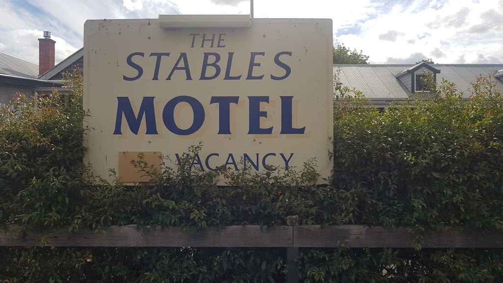 Mt Shadwell Hotel / The Stables Motel | 128 Dunlop St, Mortlake VIC 3272, Australia | Phone: (03) 5599 2019