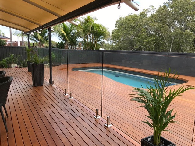 Seamless Fencing and Glass | 5 Linell Cl, Kincumber NSW 2250, Australia | Phone: 0418 435 876