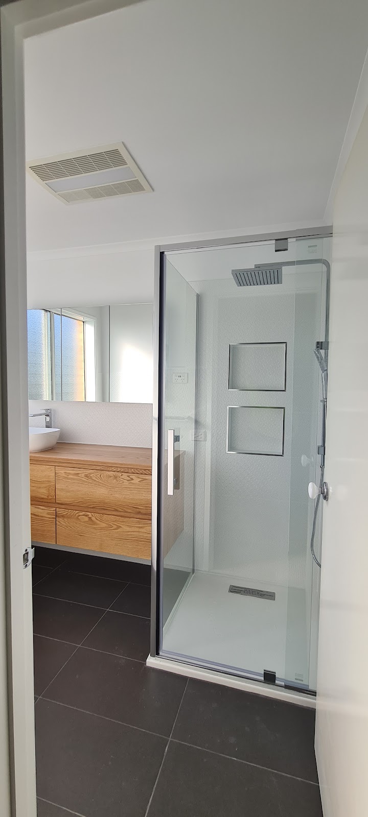 HT Kitchen Cabinets | 2A Boileau St, Keysborough VIC 3173, Australia | Phone: 0434 092 452