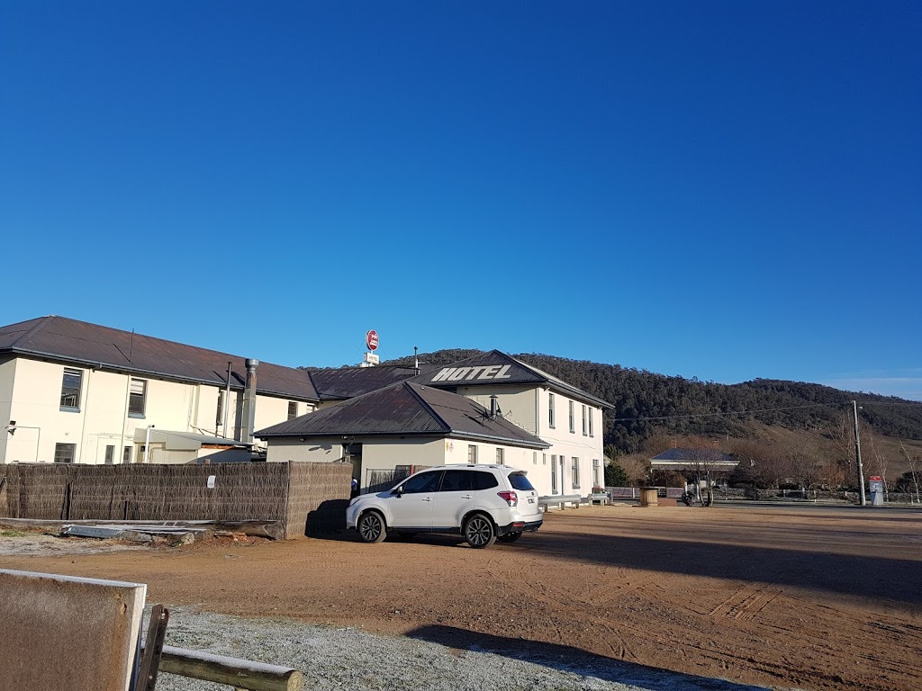 Hilltop Hotel | 107 Day Ave, Omeo VIC 3898, Australia | Phone: (03) 5159 1303