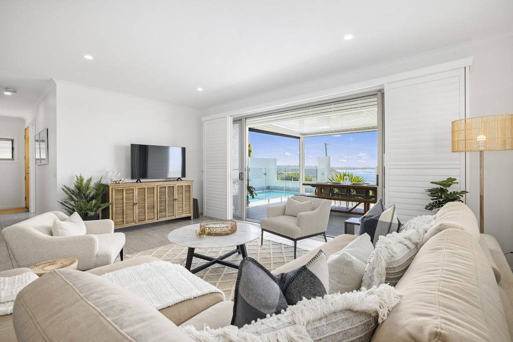 Holiday Home Stylist | 21 Orlando St, Coffs Harbour NSW 2450, Australia | Phone: 0449 171 817