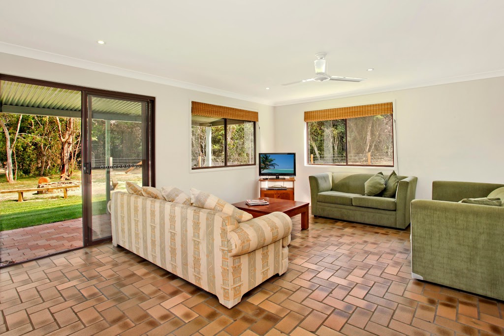 Big Hill Beach Cottages | 1010 Point Plomer Rd, Crescent Head NSW 2440, Australia | Phone: (02) 6566 0401