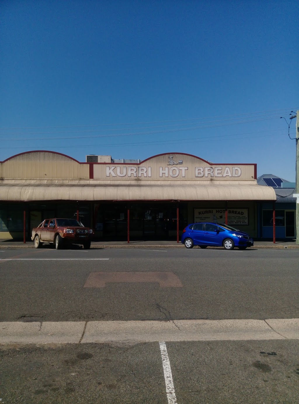 Kurri Hot Bread | bakery | 140 Barton St, Kurri Kurri NSW 2327, Australia | 0249375078 OR +61 2 4937 5078