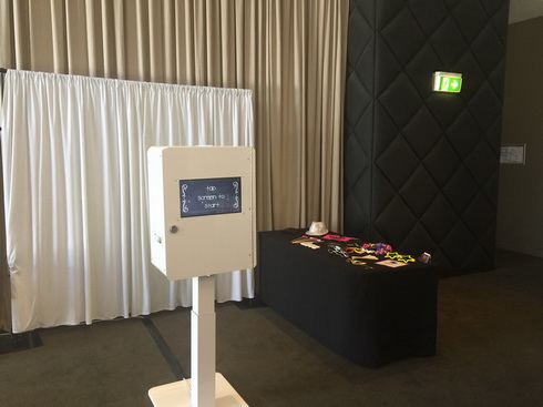 Ace Photo Booth Hire | 1 Vasey Ct, Upper Coomera QLD 4209, Australia | Phone: 0468 760 750