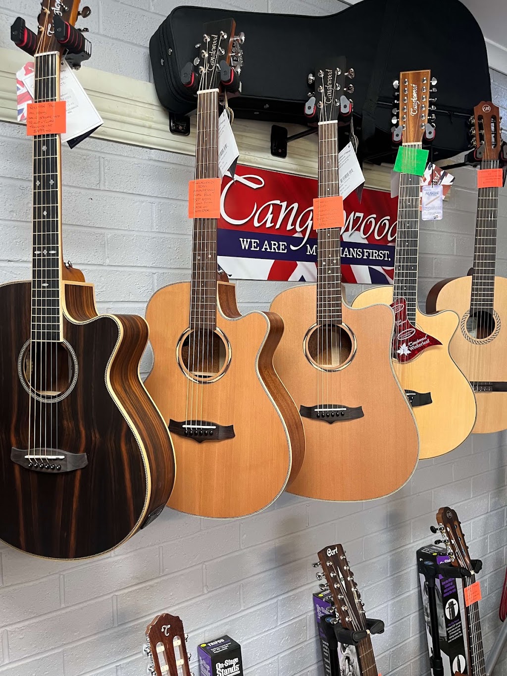 GIG Guitars Music Store | 117 Ferguson St, Glen Innes NSW 2370, Australia | Phone: 0488 200 801