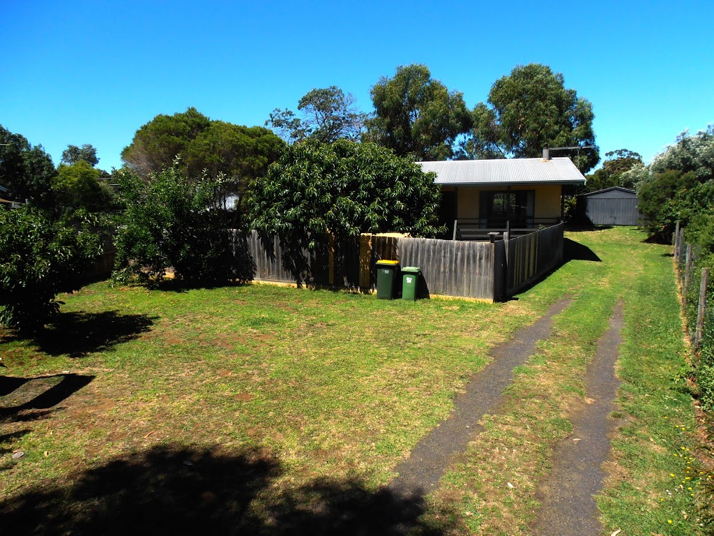 Phillip Island Holiday House -Pet Friendly | 33 Plover St, Cowes VIC 3922, Australia | Phone: 0424 345 646