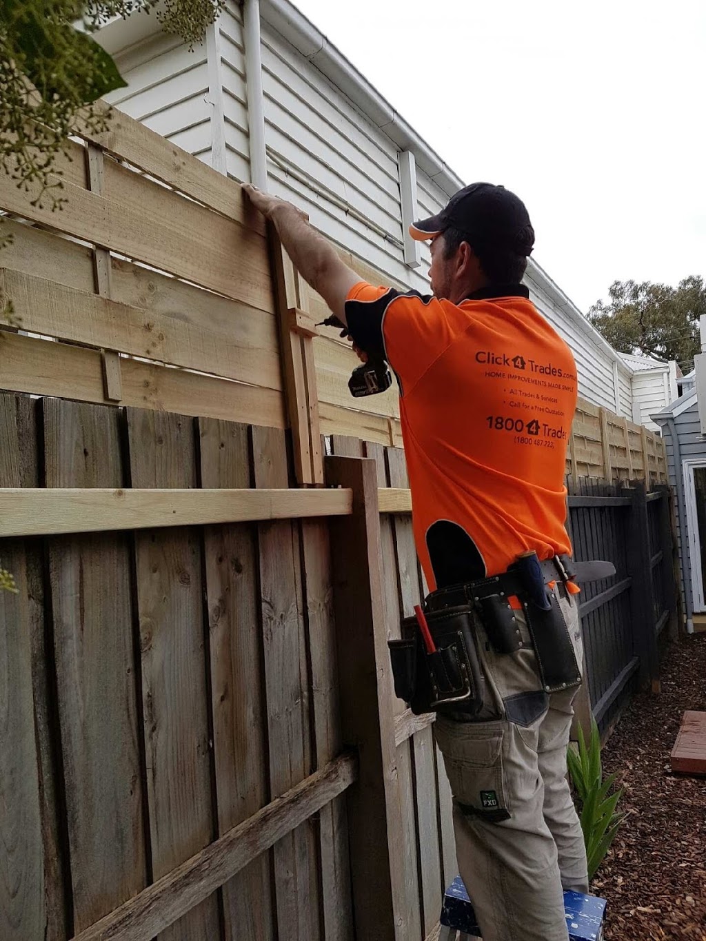 Melbourne Fence Painting | Level 1/737 Burwood Rd, Hawthorn East VIC 3121, Australia | Phone: 1800 487 233