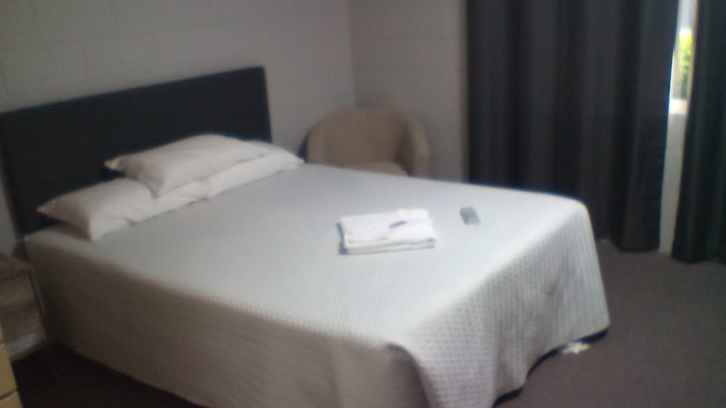 Bororen Hotel Motel | lodging | Corner Marshall and Dougall Street, Bororen QLD 4678, Australia | 0749744335 OR +61 7 4974 4335