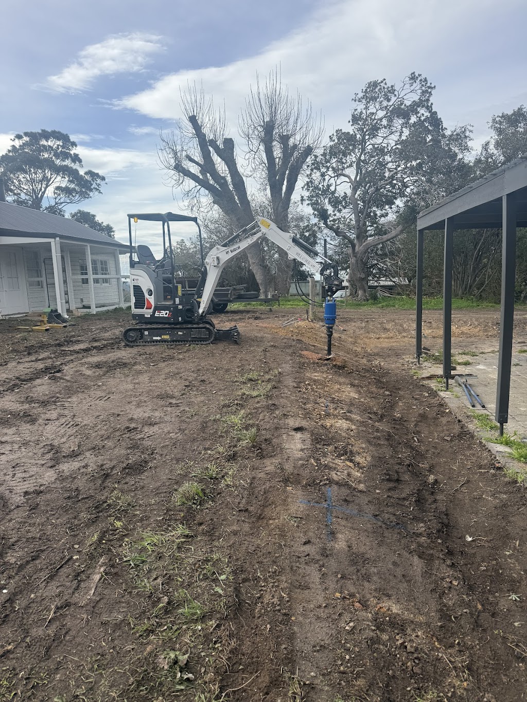 Apex Landworks | 15 Amberly Dr, Drouin VIC 3818, Australia | Phone: 0412 048 297