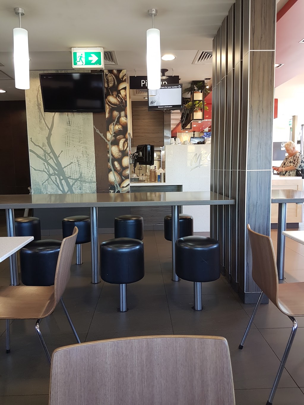 McDonalds Forrestfield | cafe | 70 Hale Rd, Forrestfield WA 6058, Australia | 0893591266 OR +61 8 9359 1266