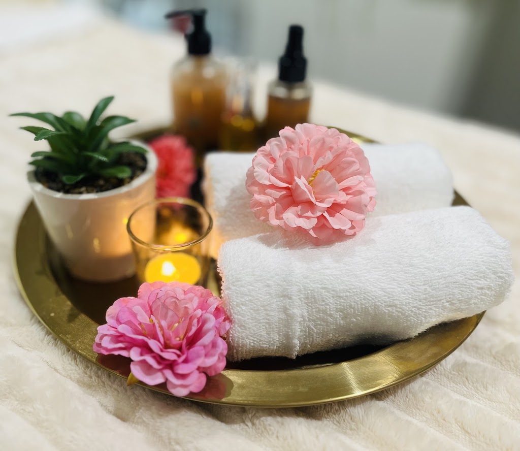 Glow Beauty Lounge Studio | 13 Palmetto Ave, Clyde North VIC 3978, Australia | Phone: 0490 519 216