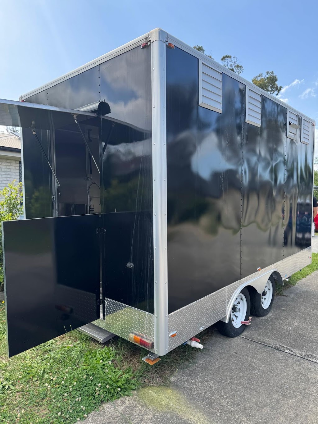 Dynamic Wraps | Unit 5/17 Kenworth Pl, Brendale QLD 4500, Australia | Phone: 0416 051 027