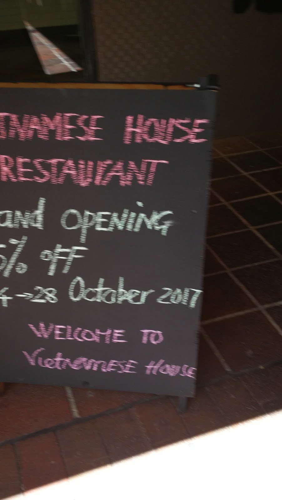 Vietnamese House Restaurant | restaurant | 4/42/30 Dickson Pl, Dickson ACT 2602, Australia | 0262497708 OR +61 2 6249 7708