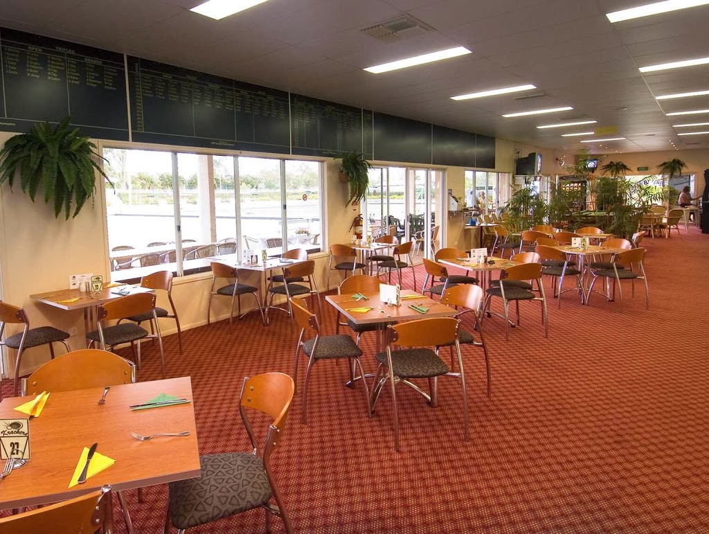 Krackers Bar & Bistro | restaurant | 20 Bowls St, Yeppoon QLD 4703, Australia | 0749250942 OR +61 7 4925 0942