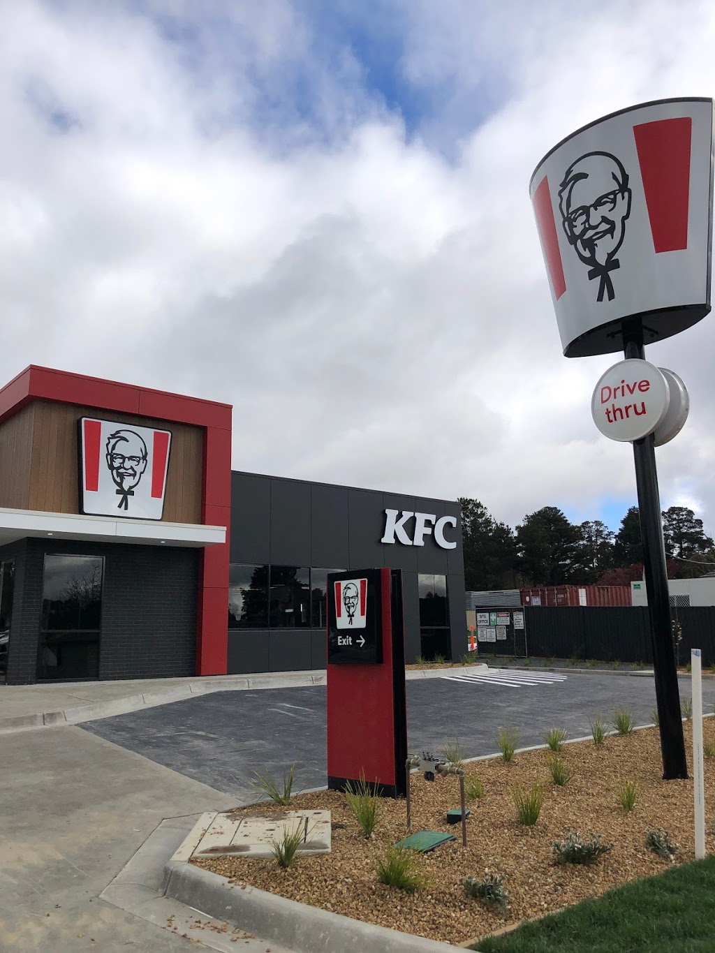 KFC Canadian | 728-736 Geelong Rd, Canadian VIC 3350, Australia | Phone: 0477 123 511