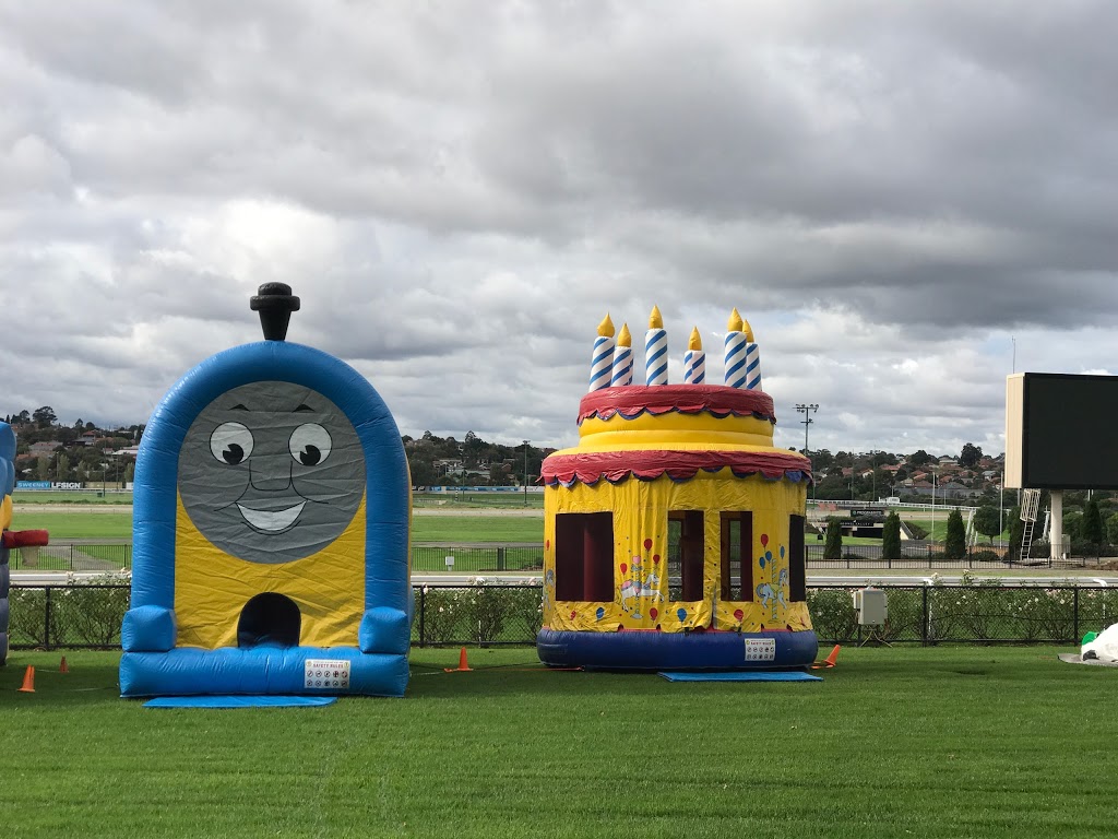 Jumping castle hire Melbourne | home goods store | 28 Banjo Circuit, Lynbrook VIC 3975, Australia | 0431811677 OR +61 431 811 677